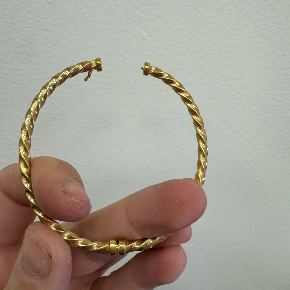 Chapelle 9K Yellow Gold Twisted Hinged Vintage Bracelet 6.75